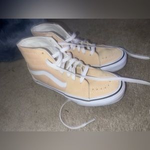 Light orange high top cans NWOT size 6 women’s